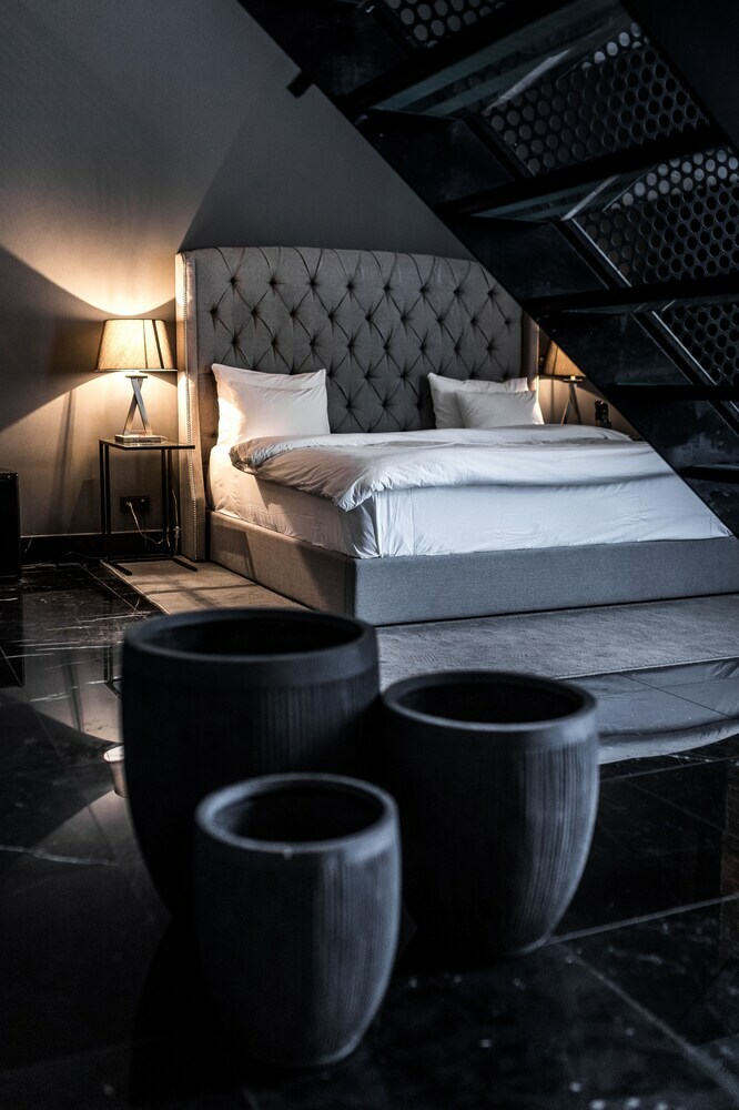 Hotel Black
