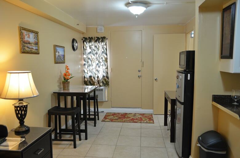 Apartamentos Kuhio Village #202a By Redawning