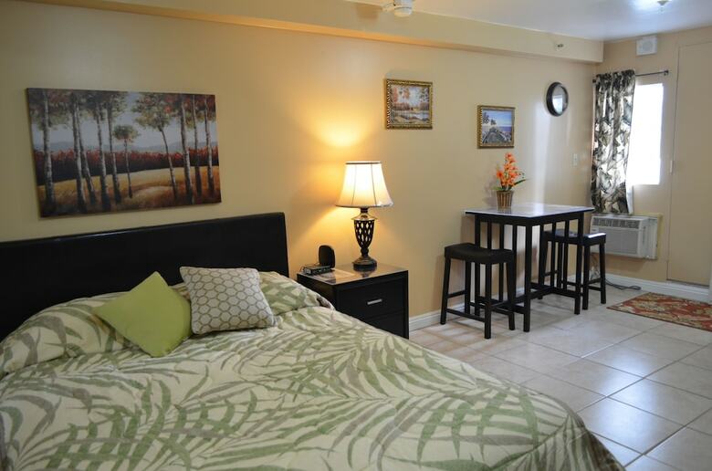 Apartamentos Kuhio Village #202a By Redawning