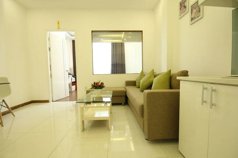 Smiley Apartment 7