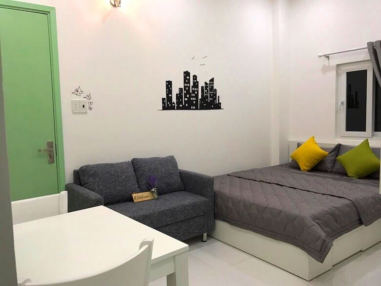 Smiley Apartment 9