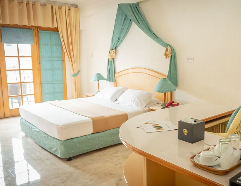 Clarkton Hotel