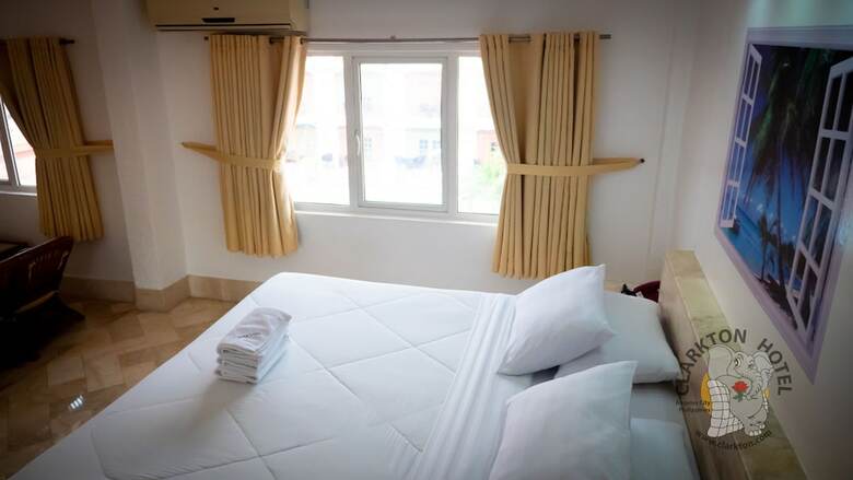 Clarkton Hotel