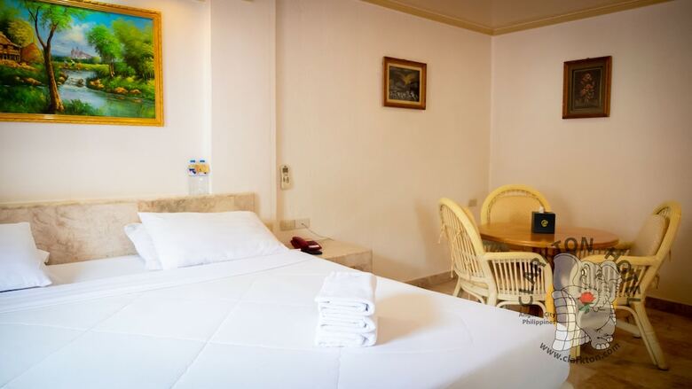 Clarkton Hotel