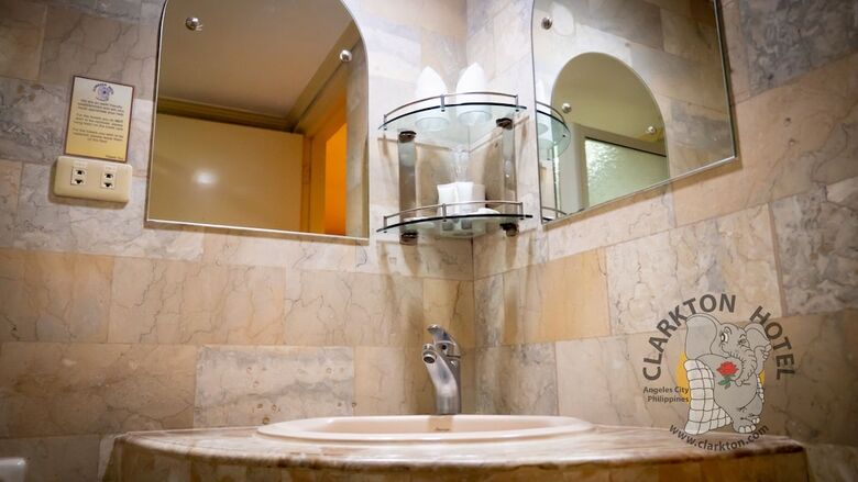 Clarkton Hotel