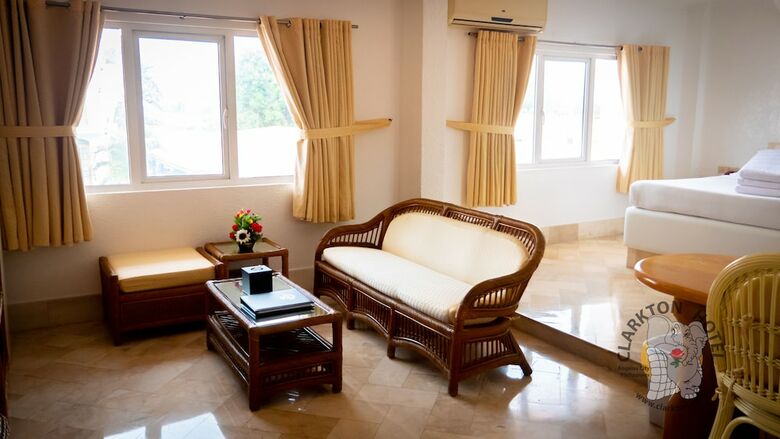 Clarkton Hotel