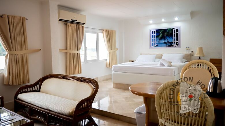 Clarkton Hotel