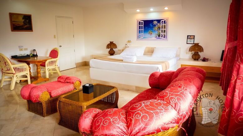 Clarkton Hotel