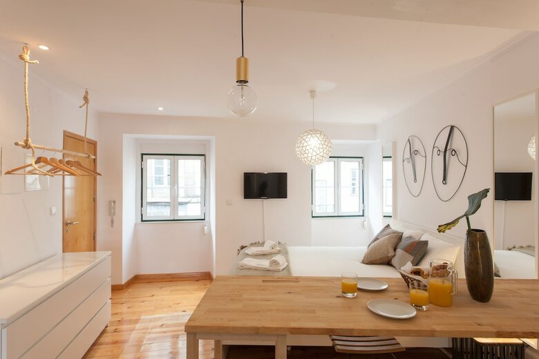 Moniz Studio Apartment - By Lu Holidays