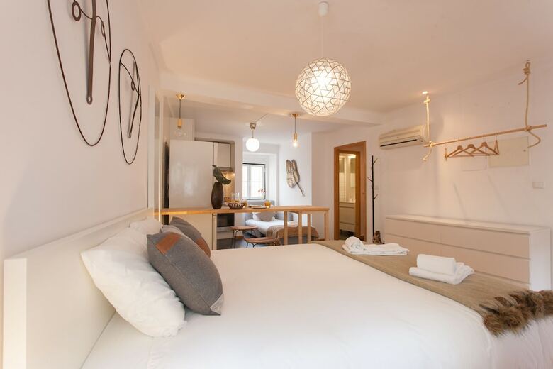 Moniz Studio Apartment - By Lu Holidays