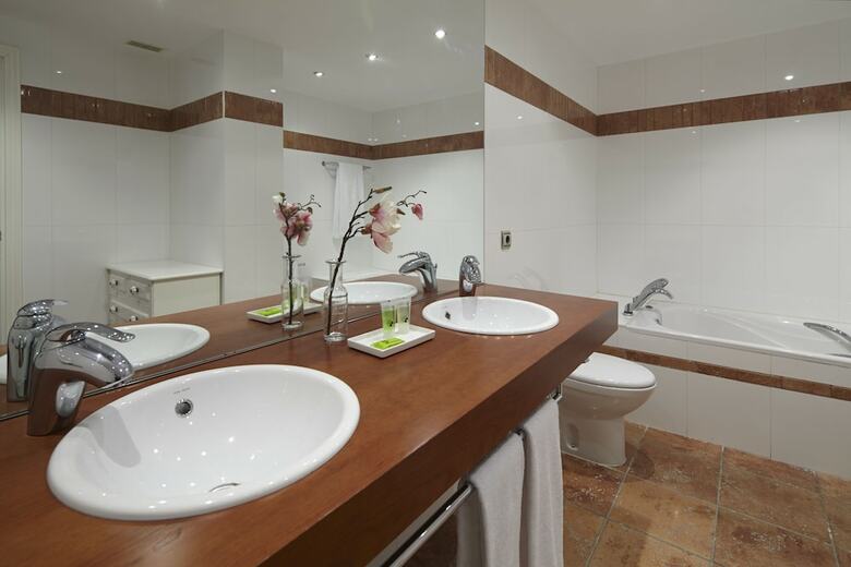 Playa De La Concha 3 Apartment By Feelfree Rentals