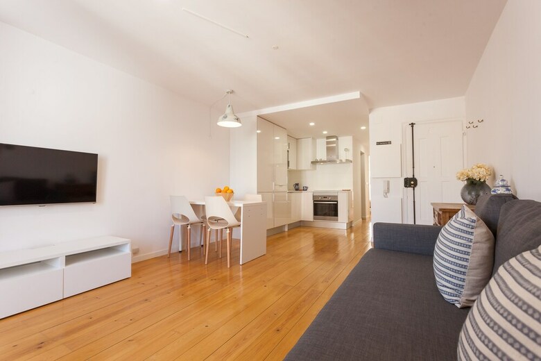 Moniz Blue One-bedroom Apartment - By Lu Holidays