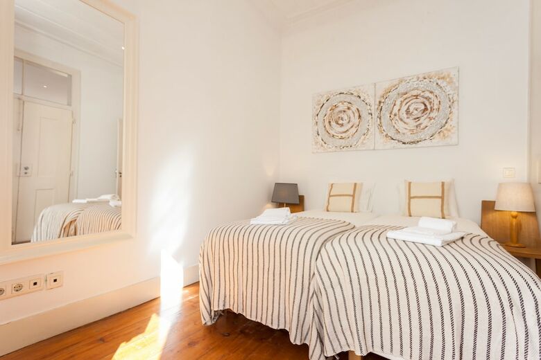 Tejo Vintage Three-bedroom Apartment - By Lu Holidays