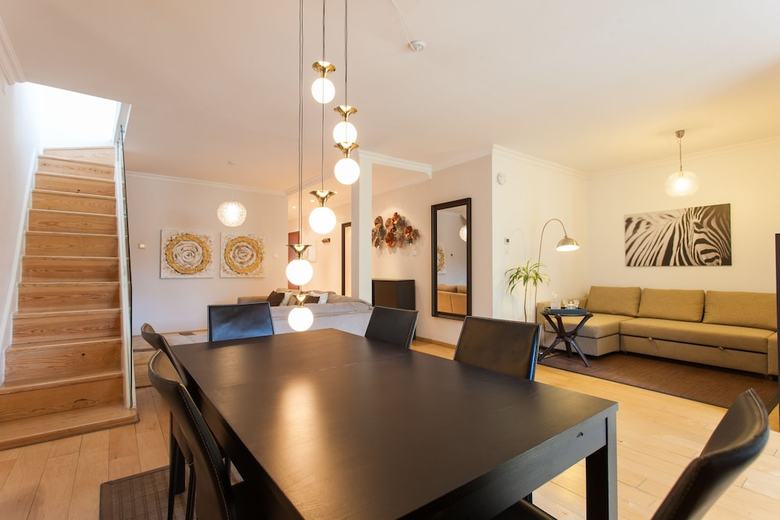 Liberty Penthouse Three-bedroom Apartment - By Lu Holidays