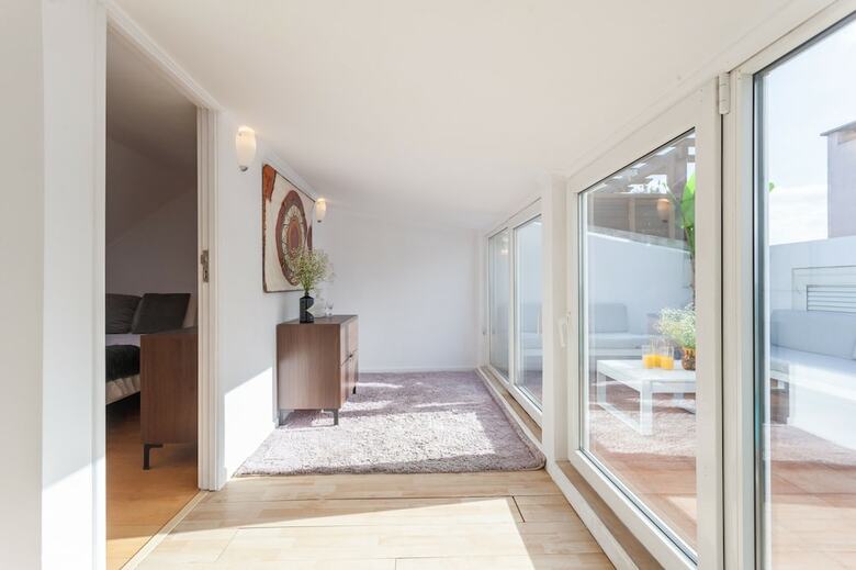 Liberty Penthouse Three-bedroom Apartment - By Lu Holidays