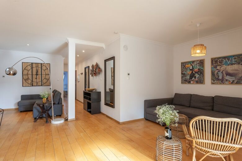 Liberty Penthouse Three-bedroom Apartment - By Lu Holidays