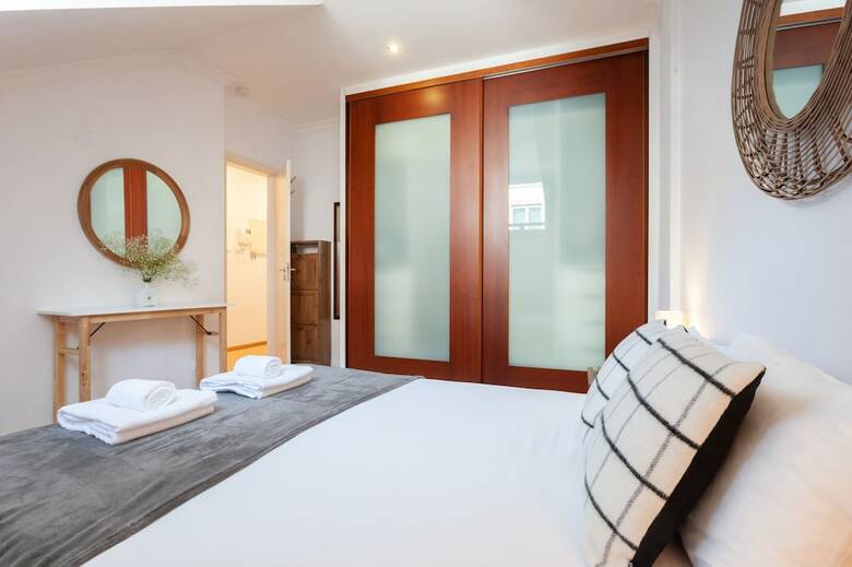 Liberty Penthouse Three-bedroom Apartment - By Lu Holidays
