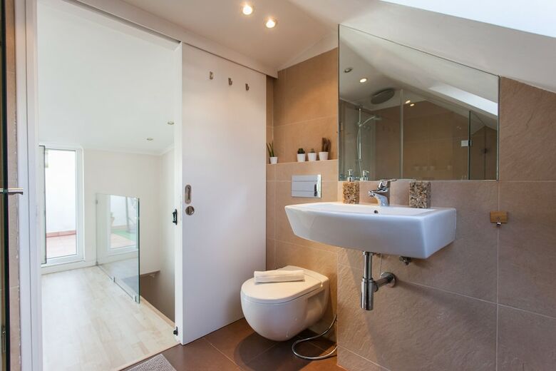 Liberty Penthouse Three-bedroom Apartment - By Lu Holidays