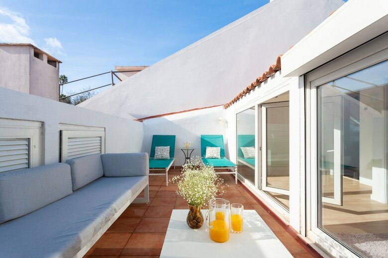 Liberty Penthouse Three-bedroom Apartment - By Lu Holidays