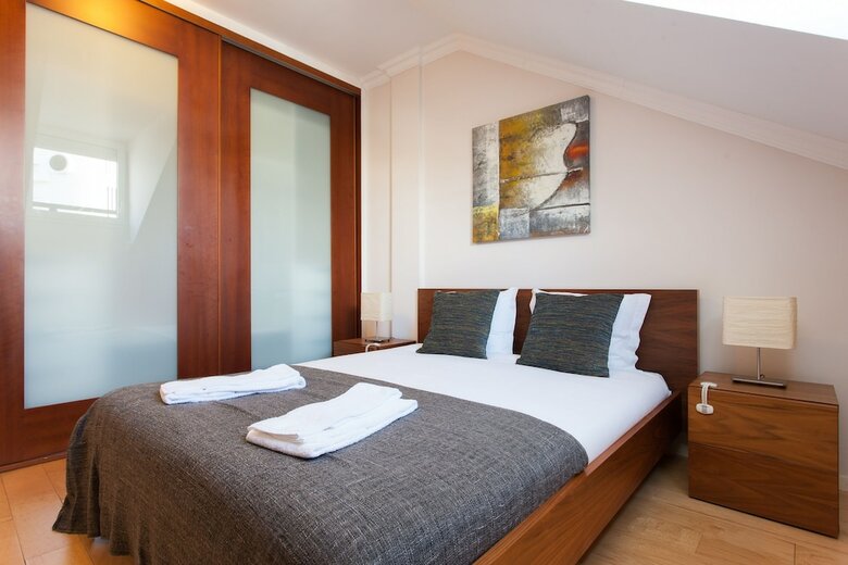 Liberty Penthouse Three-bedroom Apartment - By Lu Holidays