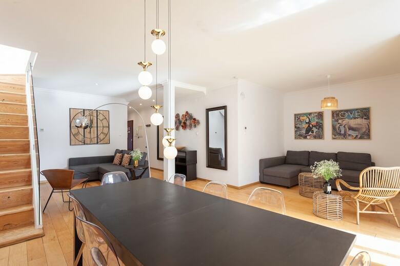 Liberty Penthouse Three-bedroom Apartment - By Lu Holidays
