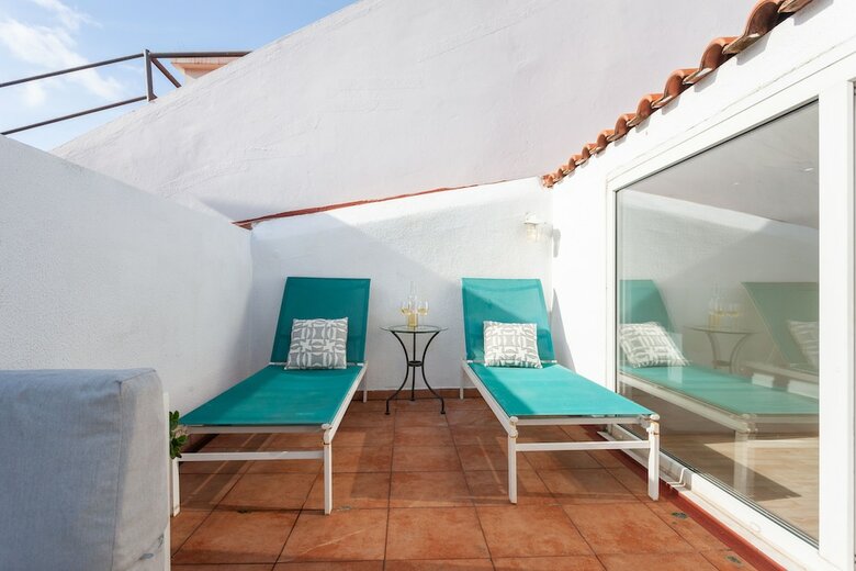 Liberty Penthouse Three-bedroom Apartment - By Lu Holidays