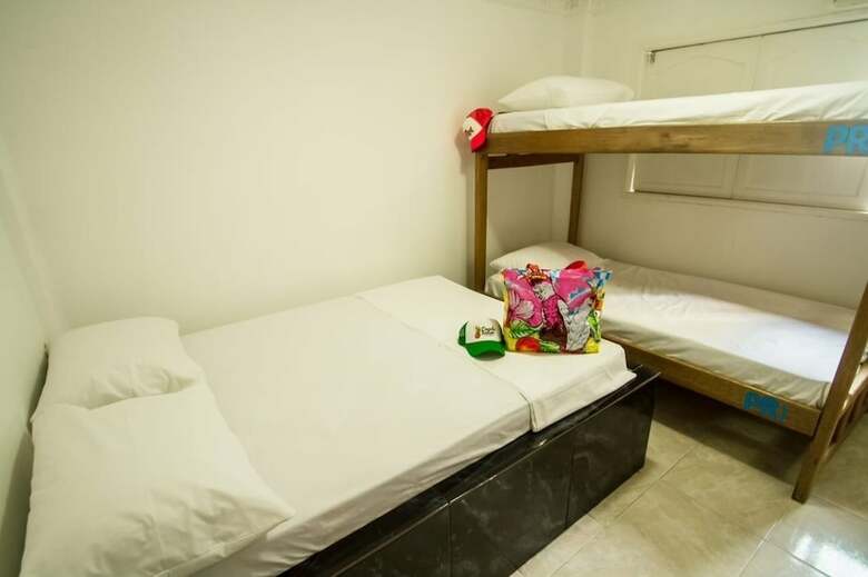 Hostal La Perla Hostel