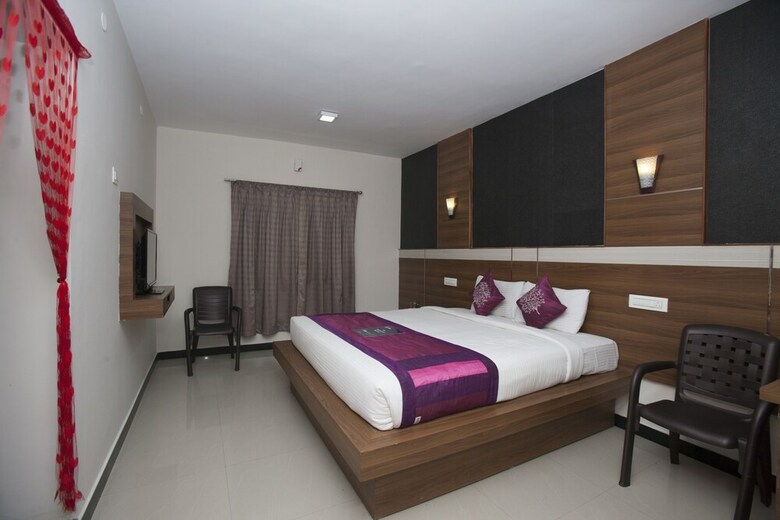 Oyo 8715 Hotel Nakshatra Grand