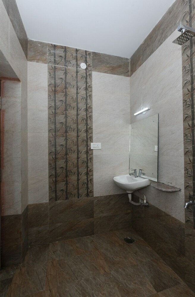 Oyo 8715 Hotel Nakshatra Grand
