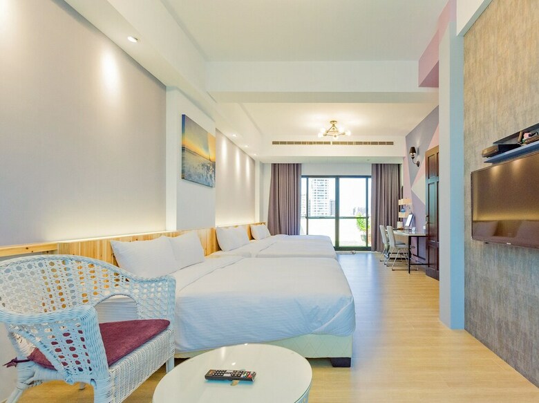 Hotel Overflight