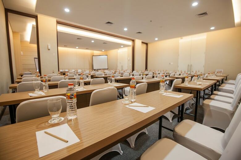 Hotel Whiz Prime Sudirman Makassar