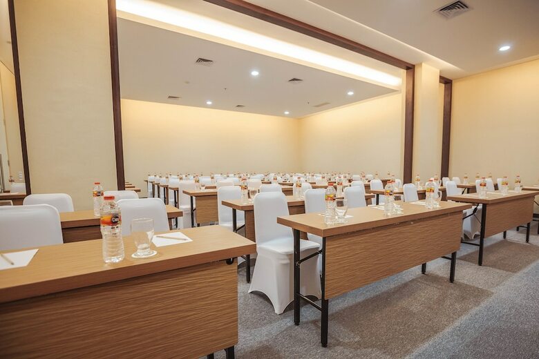 Hotel Whiz Prime Sudirman Makassar