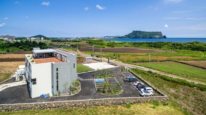 Thira Hotel