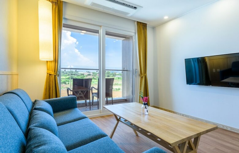Thira Hotel