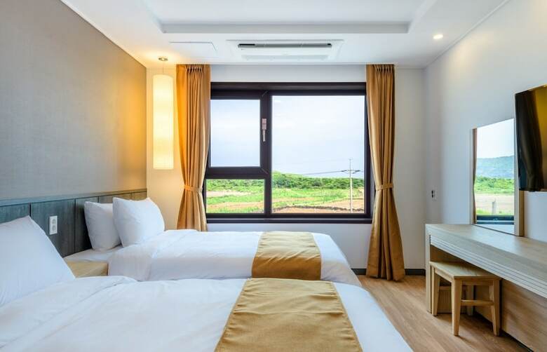 Thira Hotel