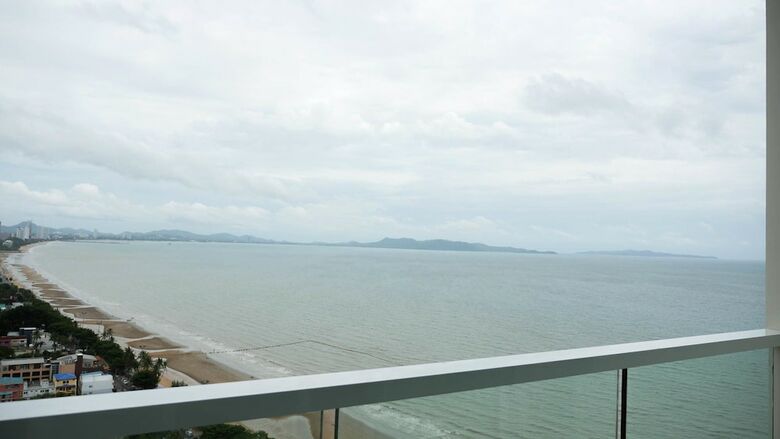 Cetus Beachfront Condo By Pong