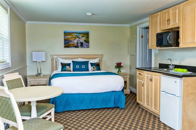 Hotel Royal Inn & Suites