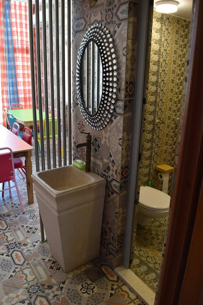 Hotel Damask Rose Lebanese Guest House
