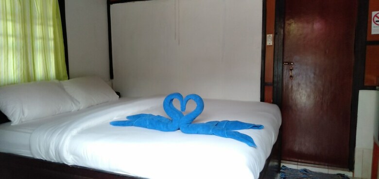 Hotel Haadrin Resort