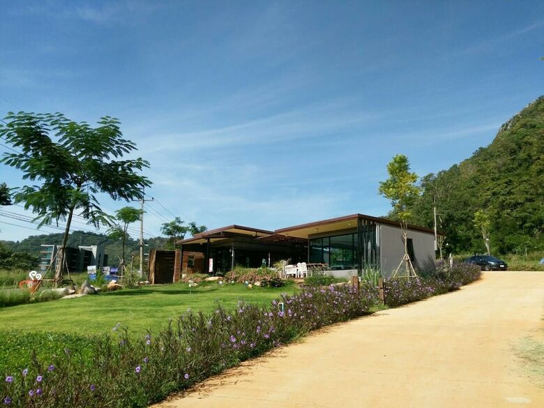 Hotel Rabbit Hill Cafe And Resort @ Khao Yai
