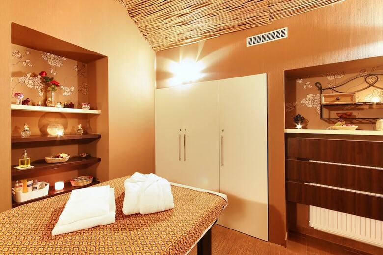 Skaritz Hotel And Residence