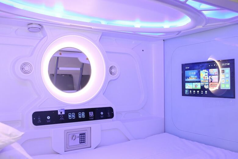 Hangzhou Space Capsule Hotel