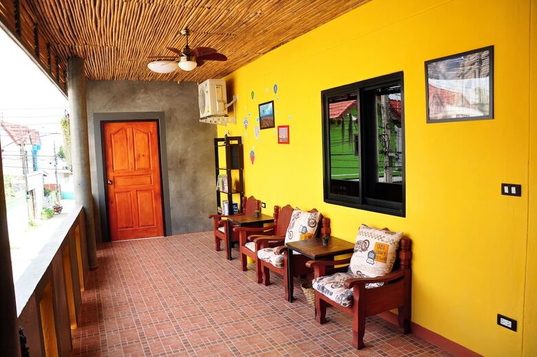 Hostal At Home Hostel
