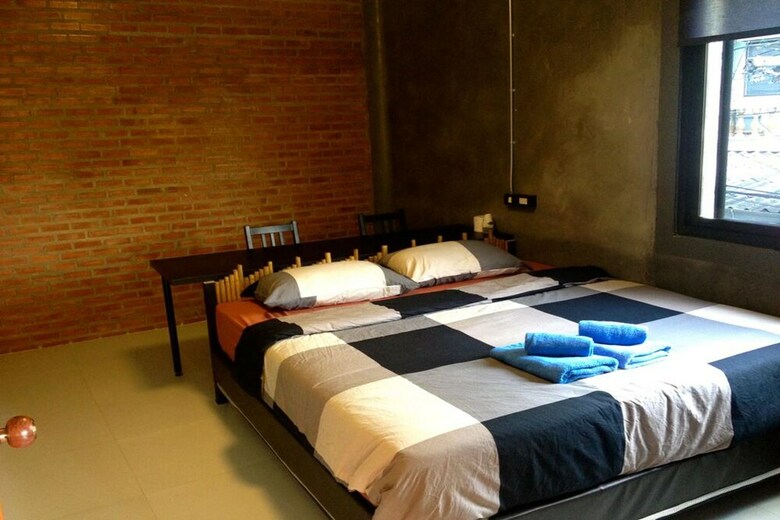 Hostal At Home Hostel