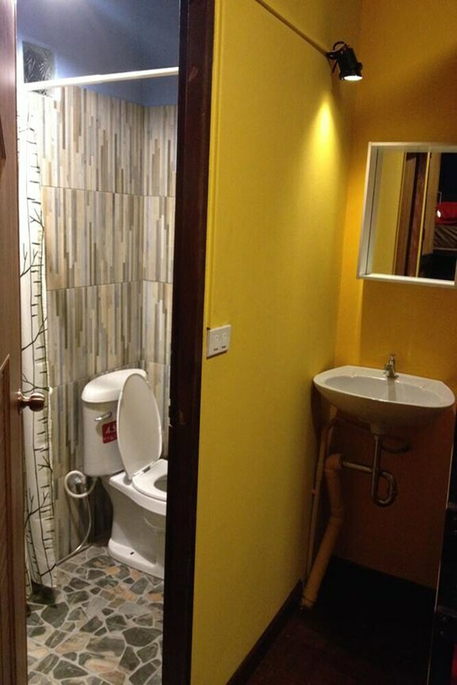 Hostal At Home Hostel