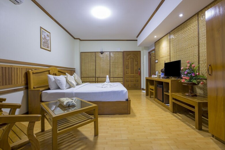 Ten Mile Hotel