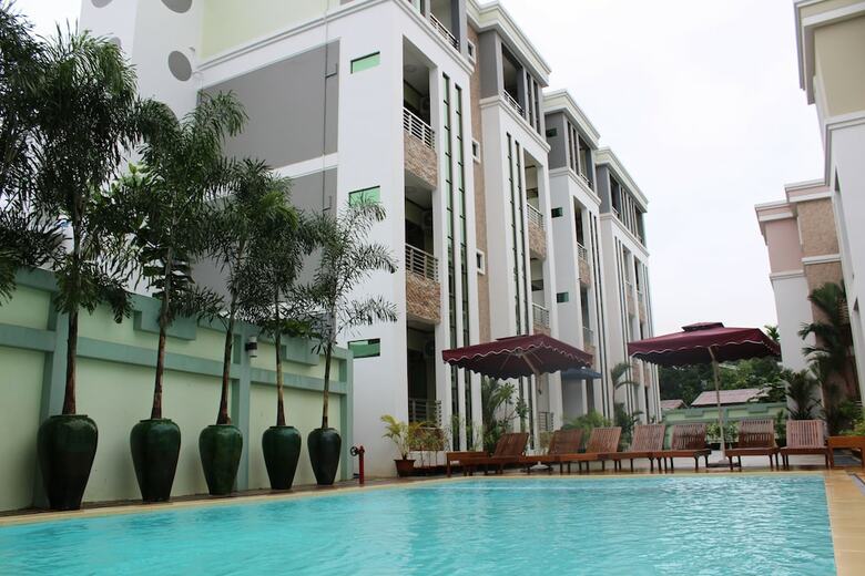 Ten Mile Hotel