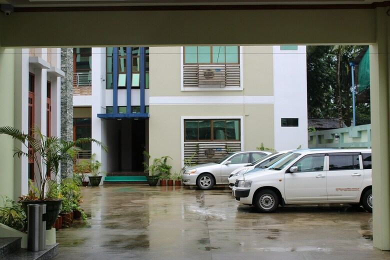 Ten Mile Hotel