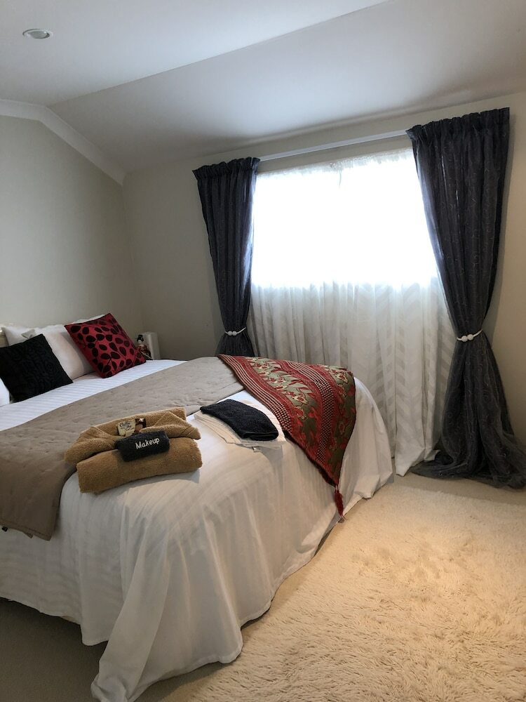 Hotel Howick Luxury Large Home
