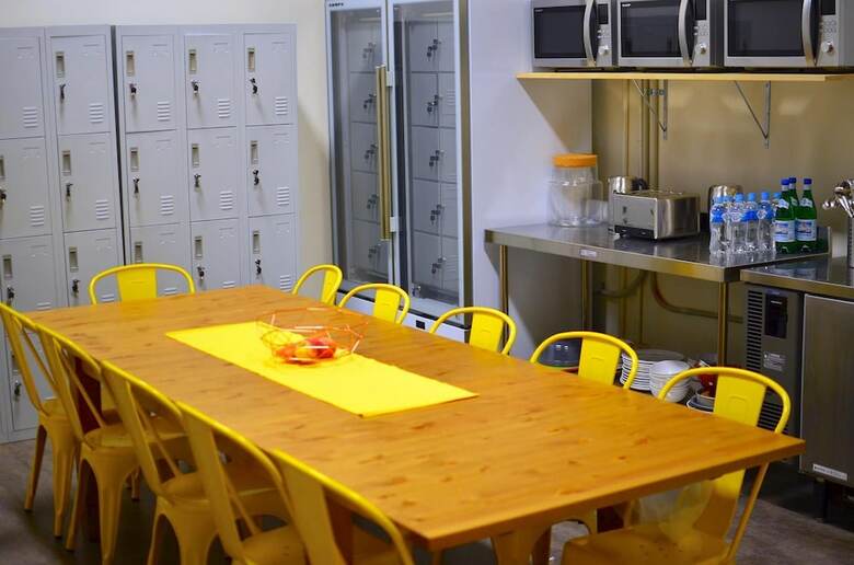 Hostal Cozzystay Hostel
